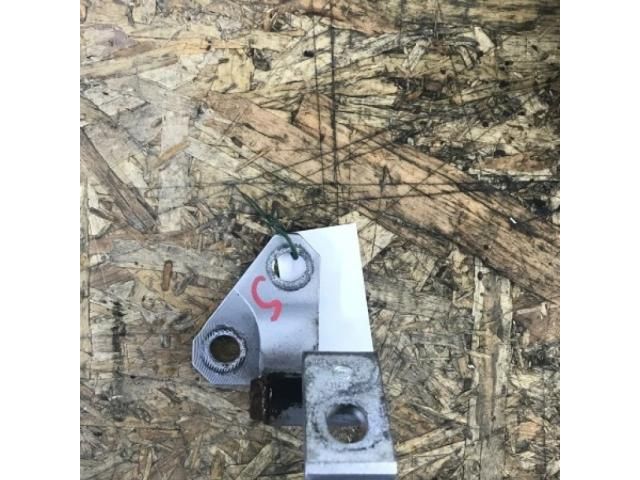 bontott VW PASSAT B6 Bal első Zsanér