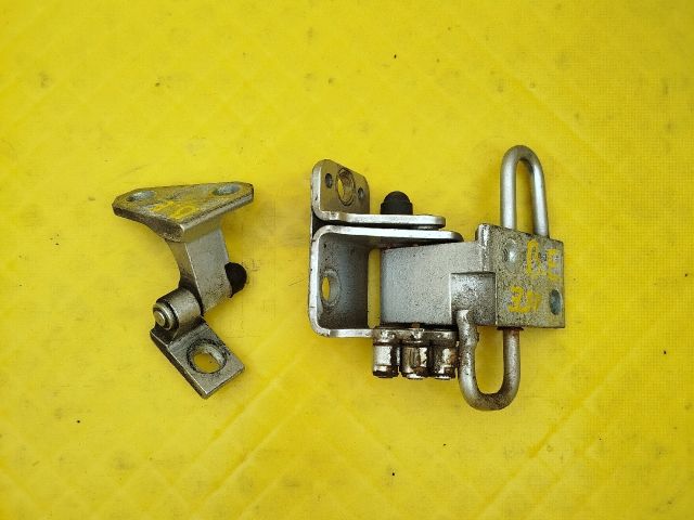 bontott VW PASSAT B6 Bal első Zsanér