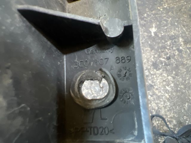 bontott VW PASSAT B6 Bal Fényszóró Tartó