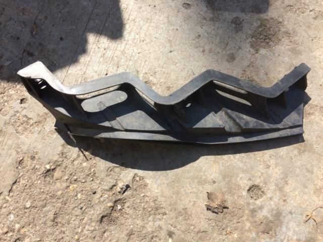 bontott VW PASSAT B6 Bal Fényszóró Tartó