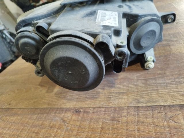 bontott VW PASSAT B6 Bal Fényszóró