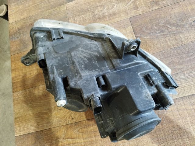 bontott VW PASSAT B6 Bal Fényszóró