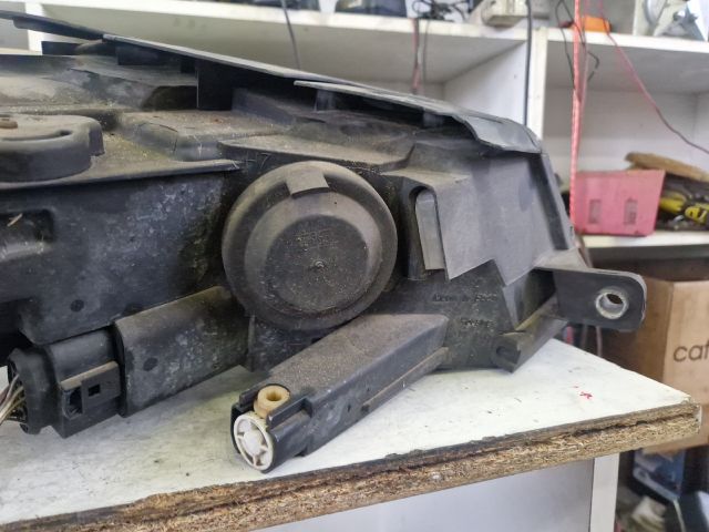 bontott VW PASSAT B6 Bal Fényszóró