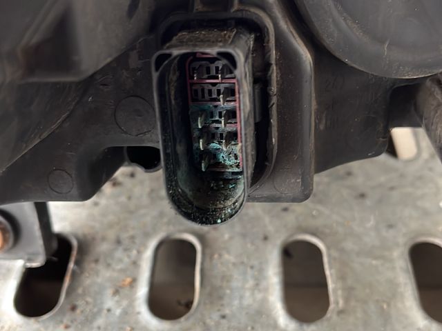 bontott VW PASSAT B6 Bal Fényszóró