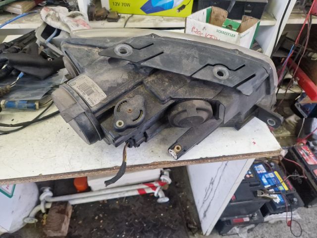 bontott VW PASSAT B6 Bal Fényszóró