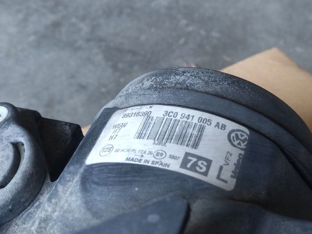 bontott VW PASSAT B6 Bal Fényszóró