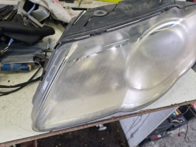 bontott VW PASSAT B6 Bal Fényszóró