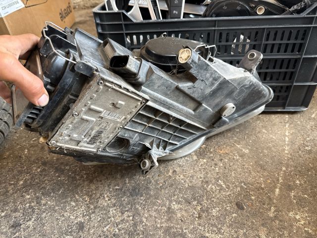 bontott VW PASSAT B6 Bal Fényszóró