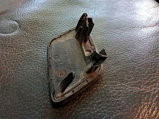 bontott VW PASSAT B6 Bal Fényszórómosó Fedél