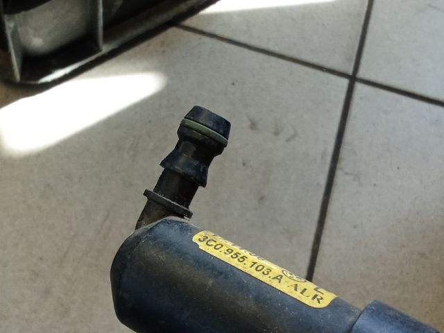 bontott VW PASSAT B6 Bal Fényszórómosó Fúvóka