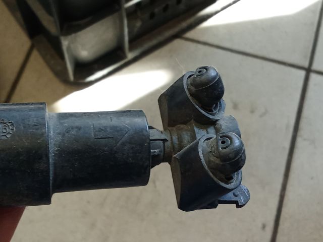 bontott VW PASSAT B6 Bal Fényszórómosó Fúvóka