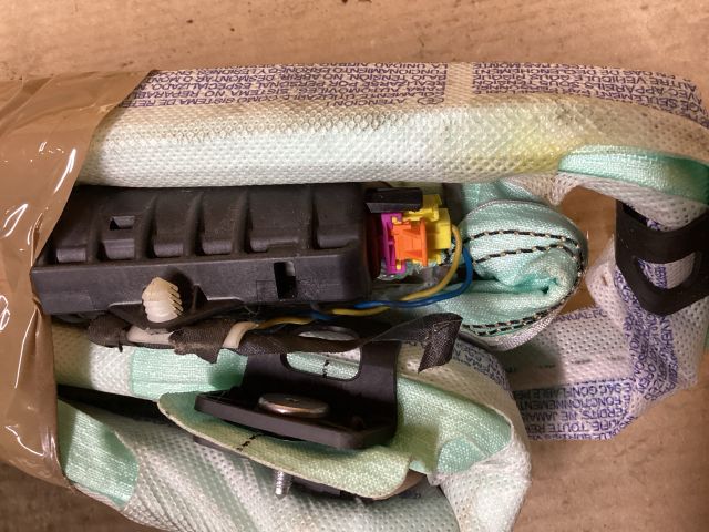 bontott VW PASSAT B6 Bal Függönylégzsák és Oldallégzsák