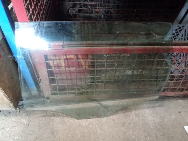 bontott VW PASSAT B6 Bal hátsó Ablak