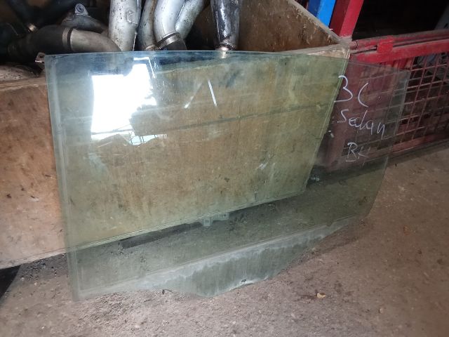 bontott VW PASSAT B6 Bal hátsó Ablak