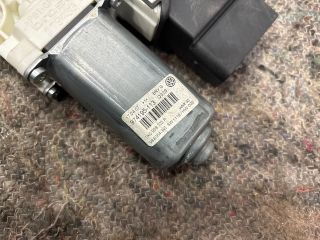 bontott VW PASSAT B6 Bal hátsó Ablakemelő Motor