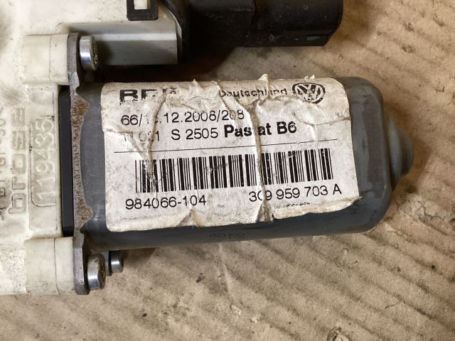 bontott VW PASSAT B6 Bal hátsó Ablakemelő Motor