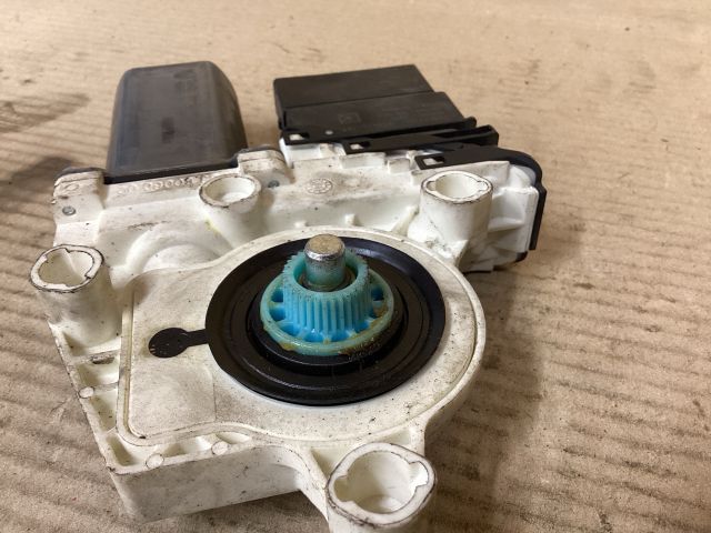 bontott VW PASSAT B6 Bal hátsó Ablakemelő Motor