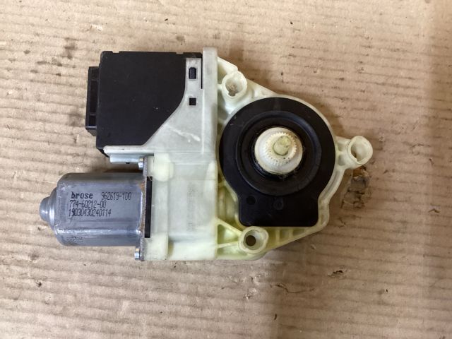 bontott VW PASSAT B6 Bal hátsó Ablakemelő Motor