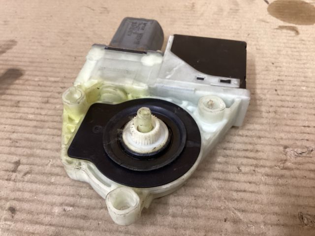 bontott VW PASSAT B6 Bal hátsó Ablakemelő Motor