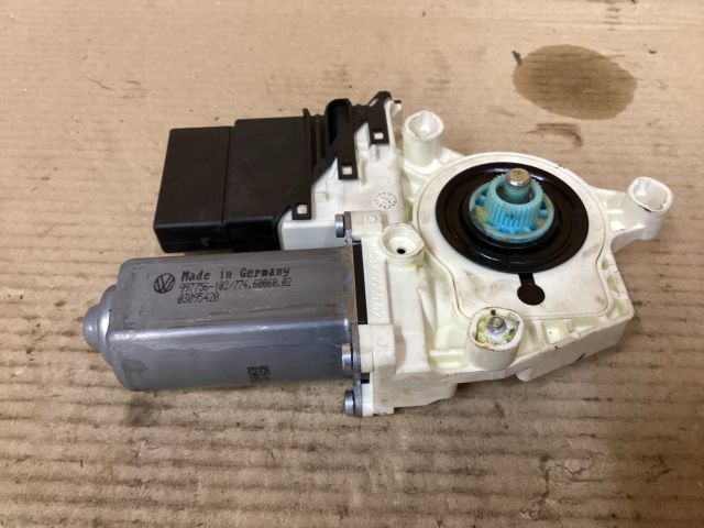 bontott VW PASSAT B6 Bal hátsó Ablakemelő Motor