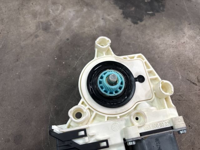 bontott VW PASSAT B6 Bal hátsó Ablakemelő Motor