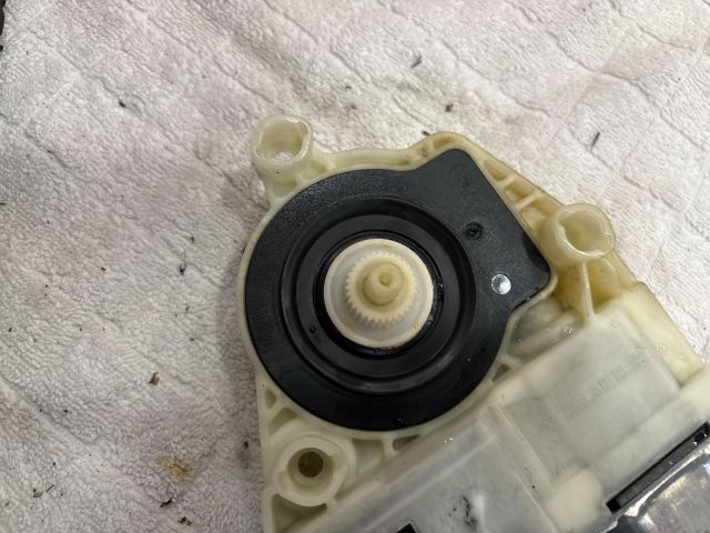 bontott VW PASSAT B6 Bal hátsó Ablakemelő Motor