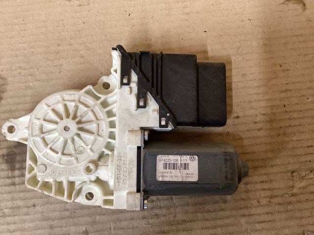 bontott VW PASSAT B6 Bal hátsó Ablakemelő Motor