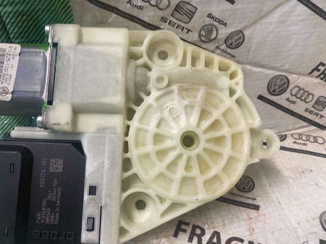 bontott VW PASSAT B6 Bal hátsó Ablakemelő Motor