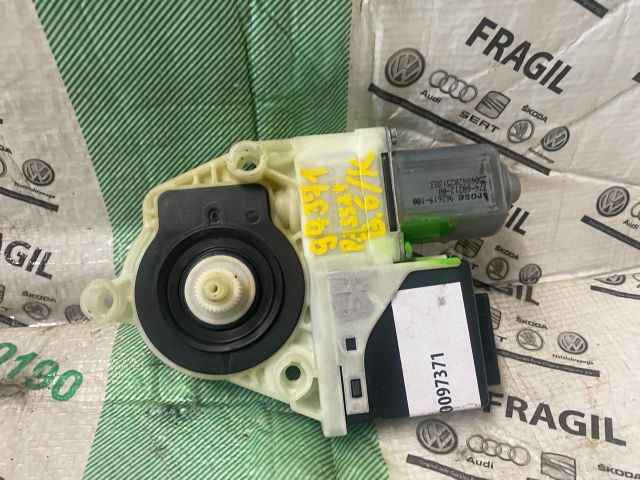 bontott VW PASSAT B6 Bal hátsó Ablakemelő Motor