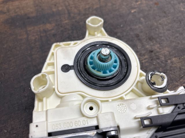 bontott VW PASSAT B6 Bal hátsó Ablakemelő Motor