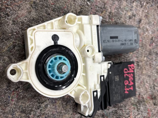 bontott VW PASSAT B6 Bal hátsó Ablakemelő Motor