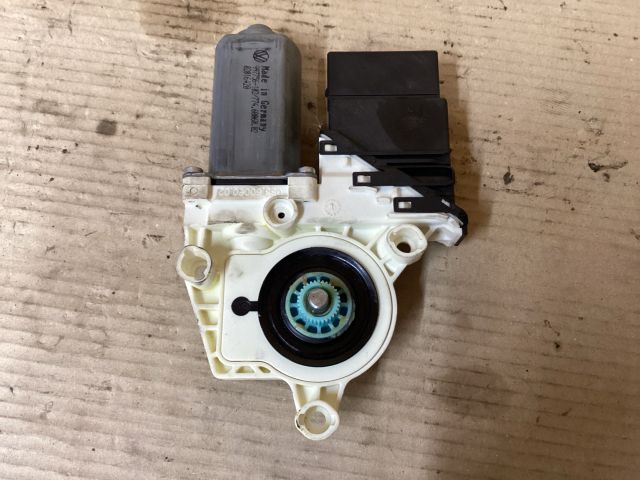 bontott VW PASSAT B6 Bal hátsó Ablakemelő Motor