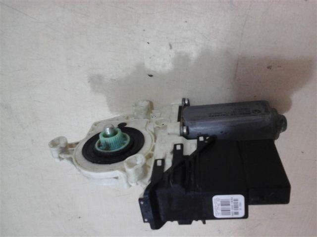 bontott VW PASSAT B6 Bal hátsó Ablakemelő Motor