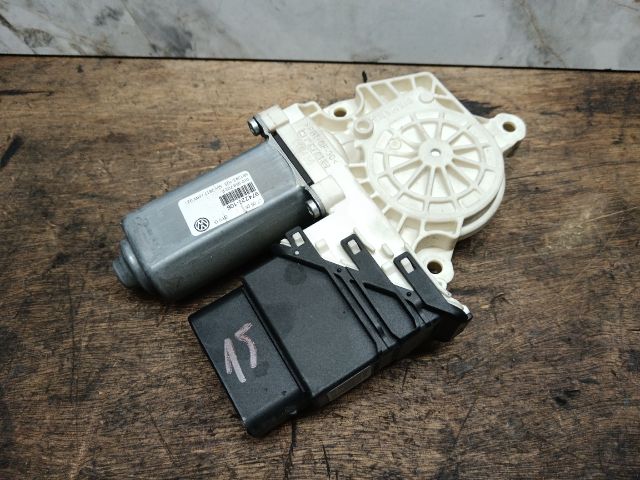 bontott VW PASSAT B6 Bal hátsó Ablakemelő Motor