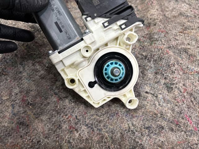 bontott VW PASSAT B6 Bal hátsó Ablakemelő Motor