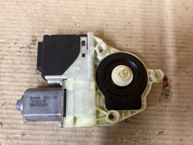 bontott VW PASSAT B6 Bal hátsó Ablakemelő Motor