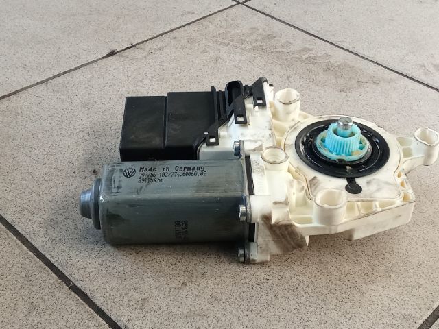 bontott VW PASSAT B6 Bal hátsó Ablakemelő Motor