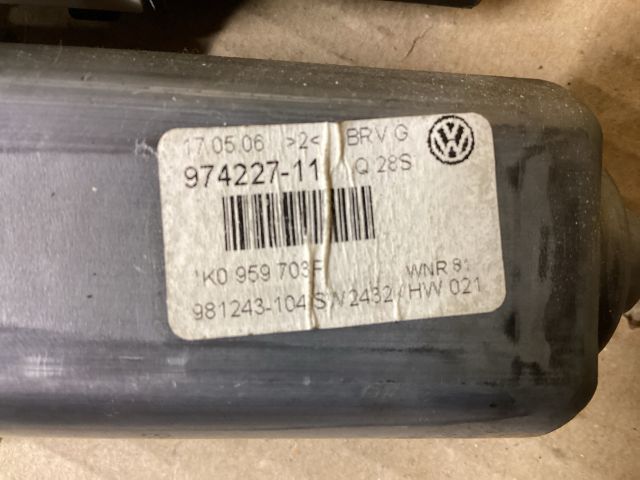 bontott VW PASSAT B6 Bal hátsó Ablakemelő Motor