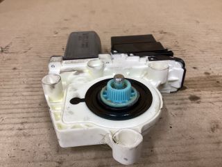 bontott VW PASSAT B6 Bal hátsó Ablakemelő Motor