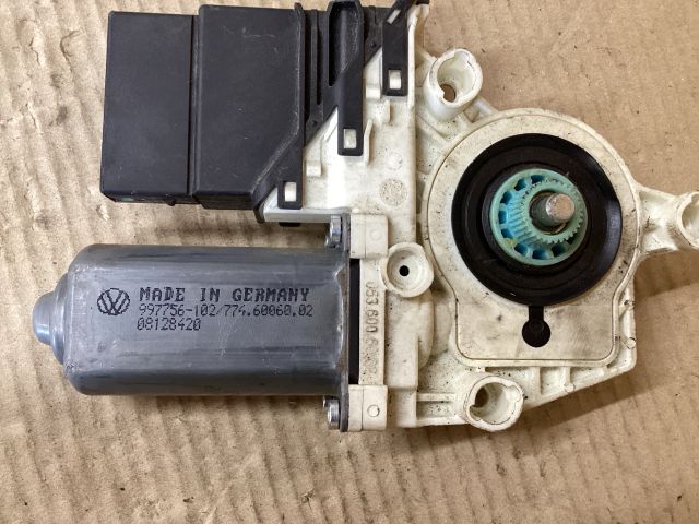 bontott VW PASSAT B6 Bal hátsó Ablakemelő Motor
