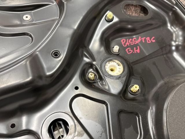 bontott VW PASSAT B6 Bal hátsó Ablakemelő Szerkezet (Elektromos)