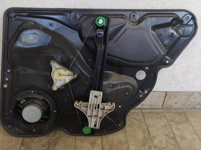 bontott VW PASSAT B6 Bal hátsó Ablakemelő Szerkezet (Elektromos)