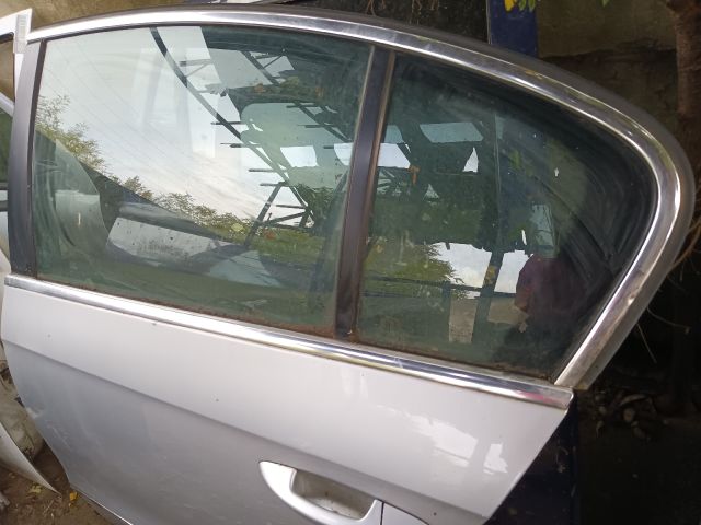 bontott VW PASSAT B6 Bal hátsó Ajtó (Részeivel)