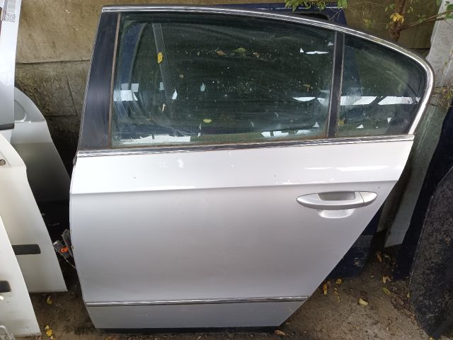 bontott VW PASSAT B6 Bal hátsó Ajtó (Részeivel)