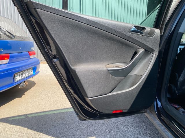 bontott VW PASSAT B6 Bal hátsó Ajtó (Üres lemez)