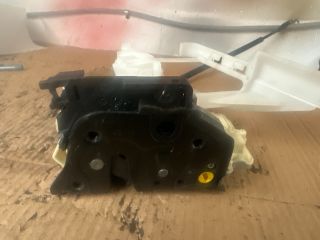 bontott VW PASSAT B6 Bal hátsó Ajtózár