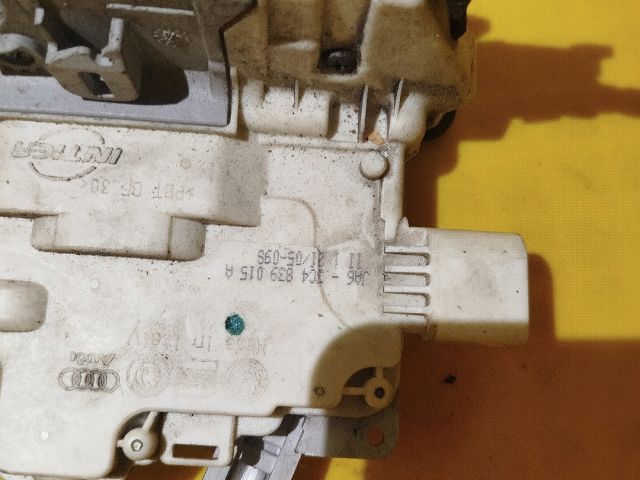 bontott VW PASSAT B6 Bal hátsó Ajtózár