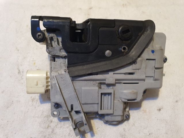 bontott VW PASSAT B6 Bal hátsó Ajtózár