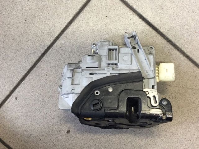 bontott VW PASSAT B6 Bal hátsó Ajtózár