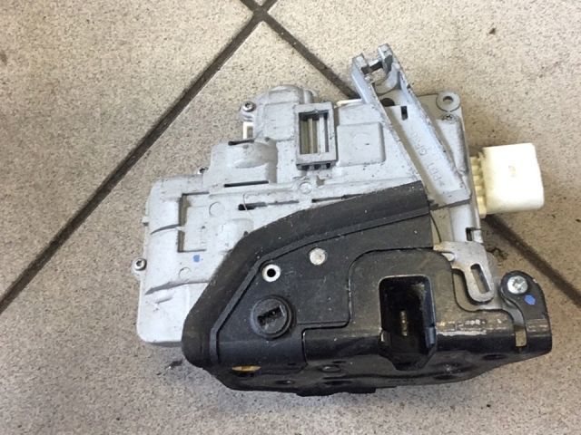 bontott VW PASSAT B6 Bal hátsó Ajtózár